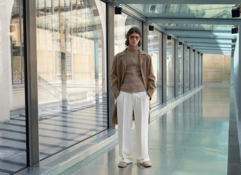 Sandro SS26: Paris’te Zamansız Bir Şıklık Dersi