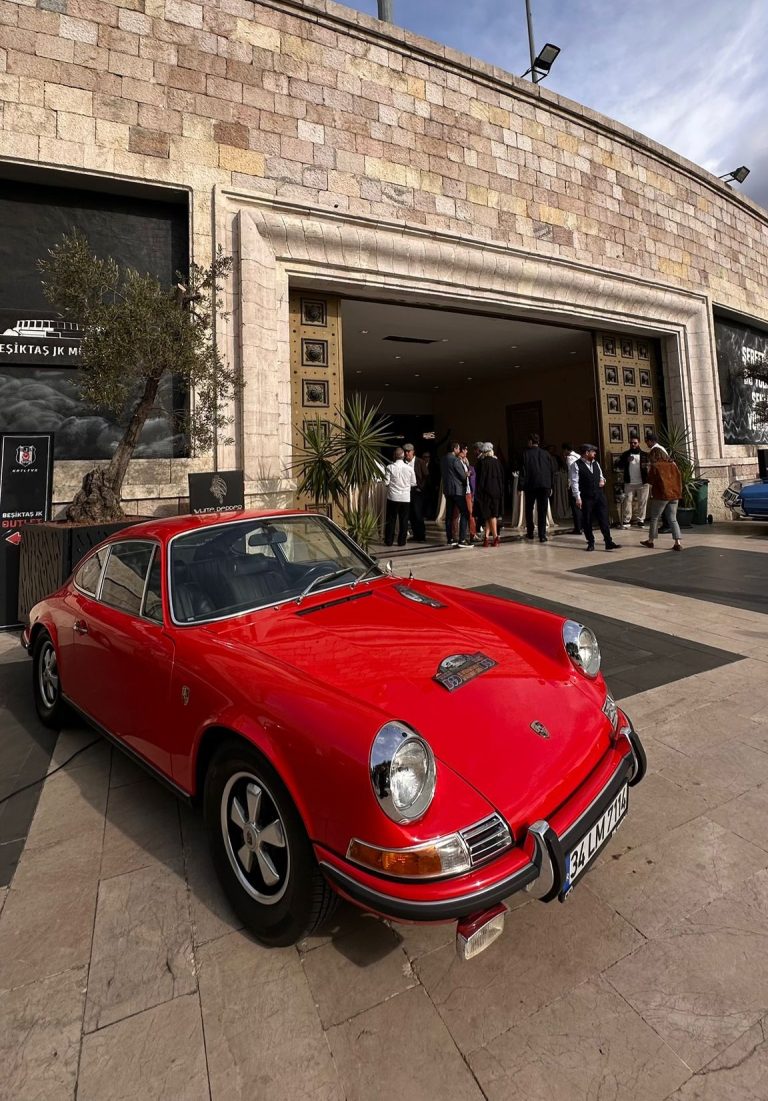 Klasik Otomobiller Erkek Sağlığı İçin Yola Çıktı