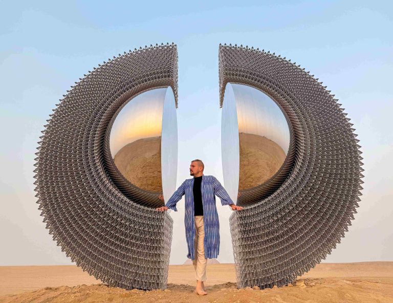 Mert Ege Köse’nin “The Shen” Heykeli, Art D’Égypte 2025’te Giza Piramitleri Önünde