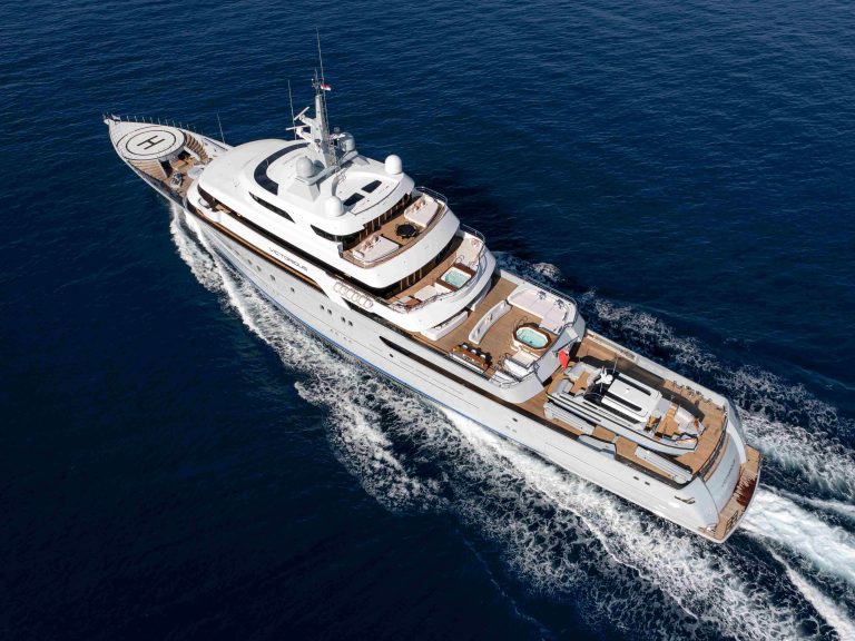 AKYACHT, Futbol Sahasından Büyük Mega Yat Üretimine Hazırlanıyor