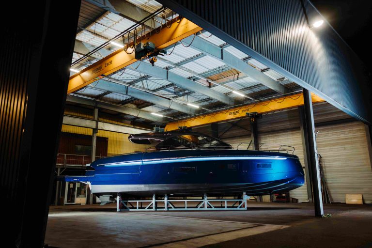 Beneteau ve Alpine’den Özel İş Birliği: Gran Turismo 50 Alpine Limited Edition Paris’te Tanıtıldı