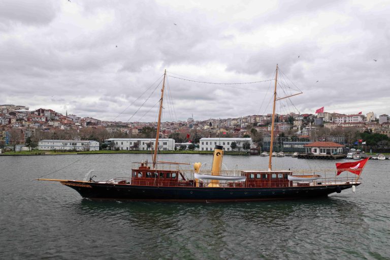 RMK Yachts, Tarihi Buharlı Yat Cangarda’yı Büyük Restorasyonun Ardından Denize İndirdi